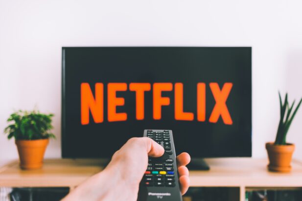 Netflix vai cobrar pelo compartilhamento de senhas.  (Foto: Unsplash)